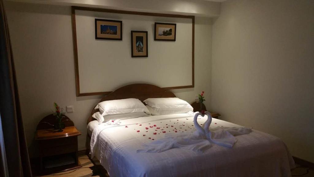City Star Hotel Yangon Room photo